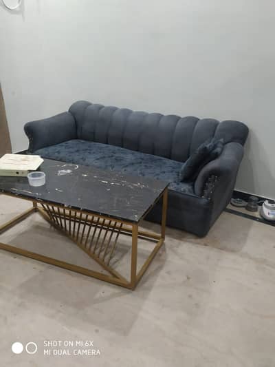 5 seaters sofa for sale (4 months use) almost new with Table