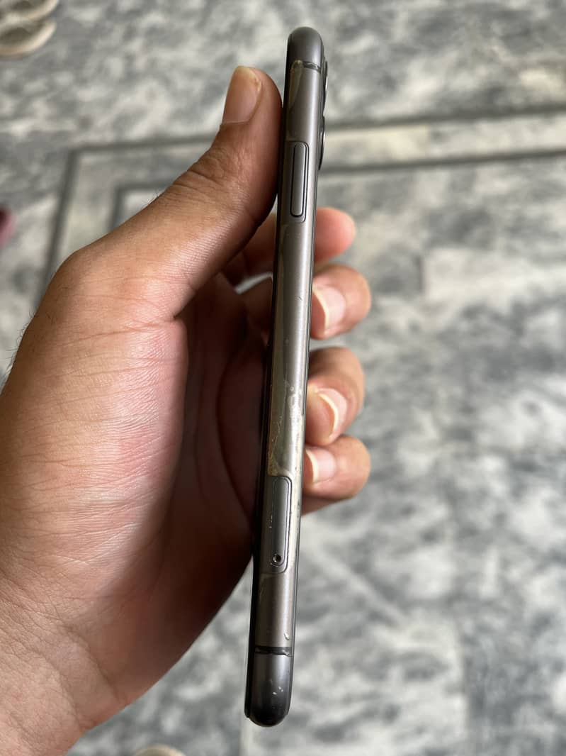 Apple iPhone 11 3