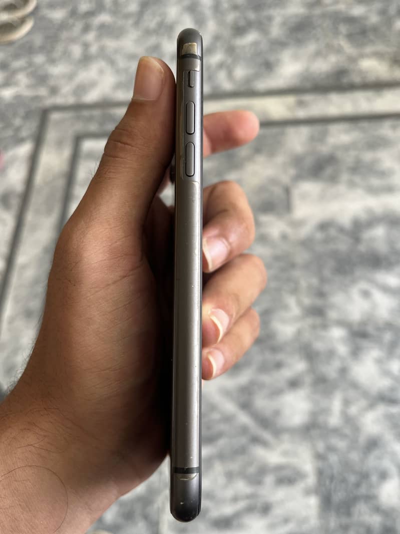 Apple iPhone 11 4