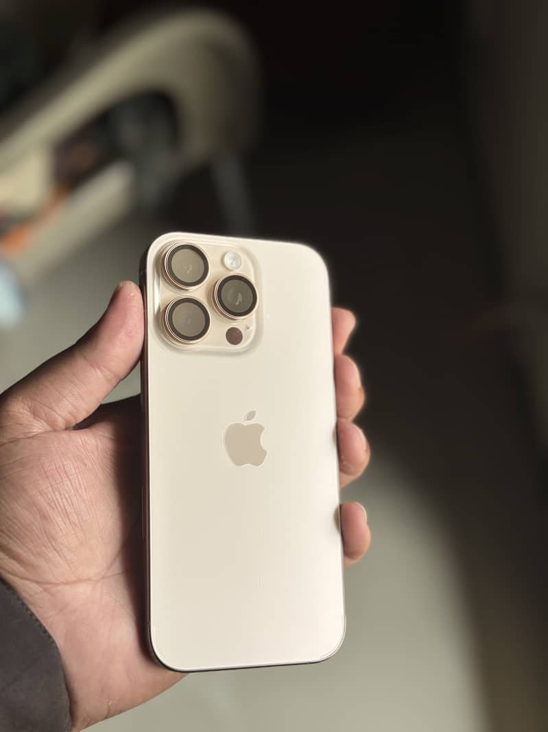 Apple iPhone 16 Pro 0