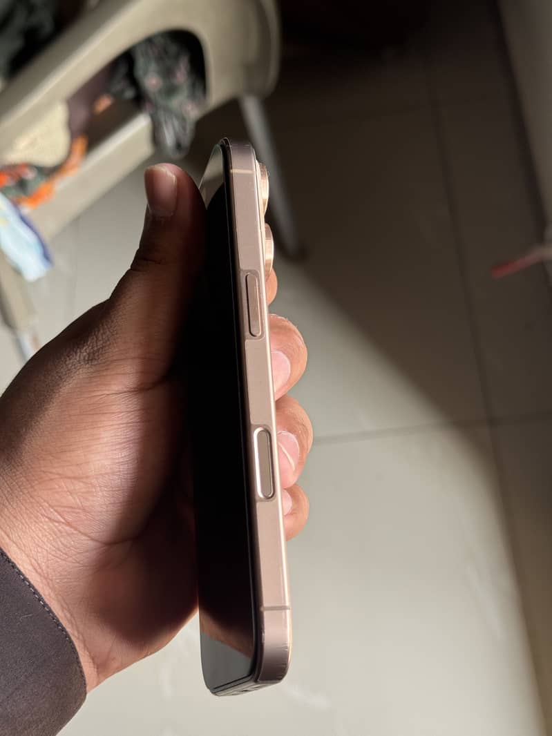 Apple iPhone 16 Pro 1