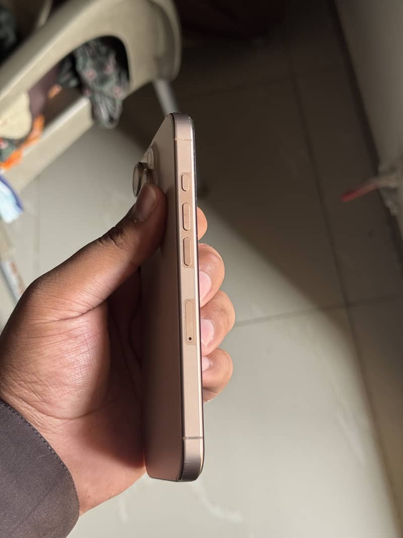 Apple iPhone 16 Pro 2