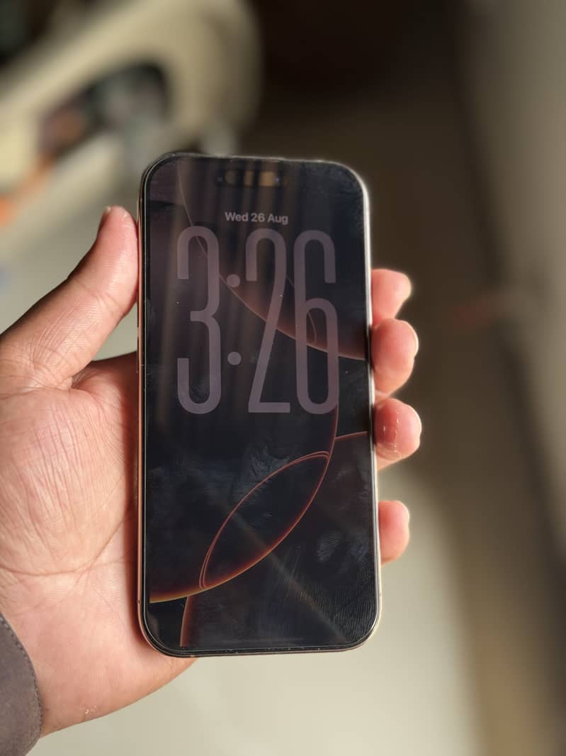 Apple iPhone 16 Pro 3