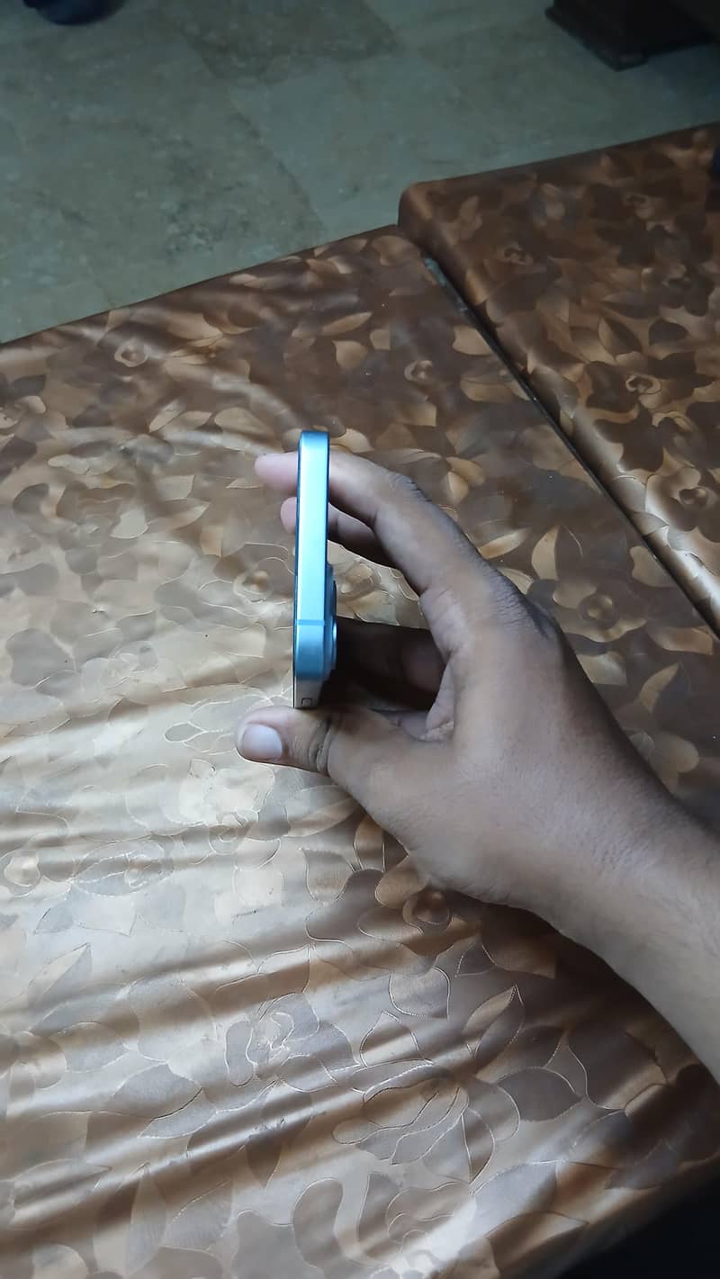 Apple iPhone 14 3