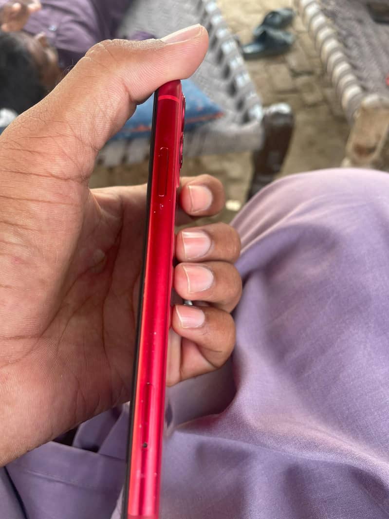 Apple iPhone 11 4