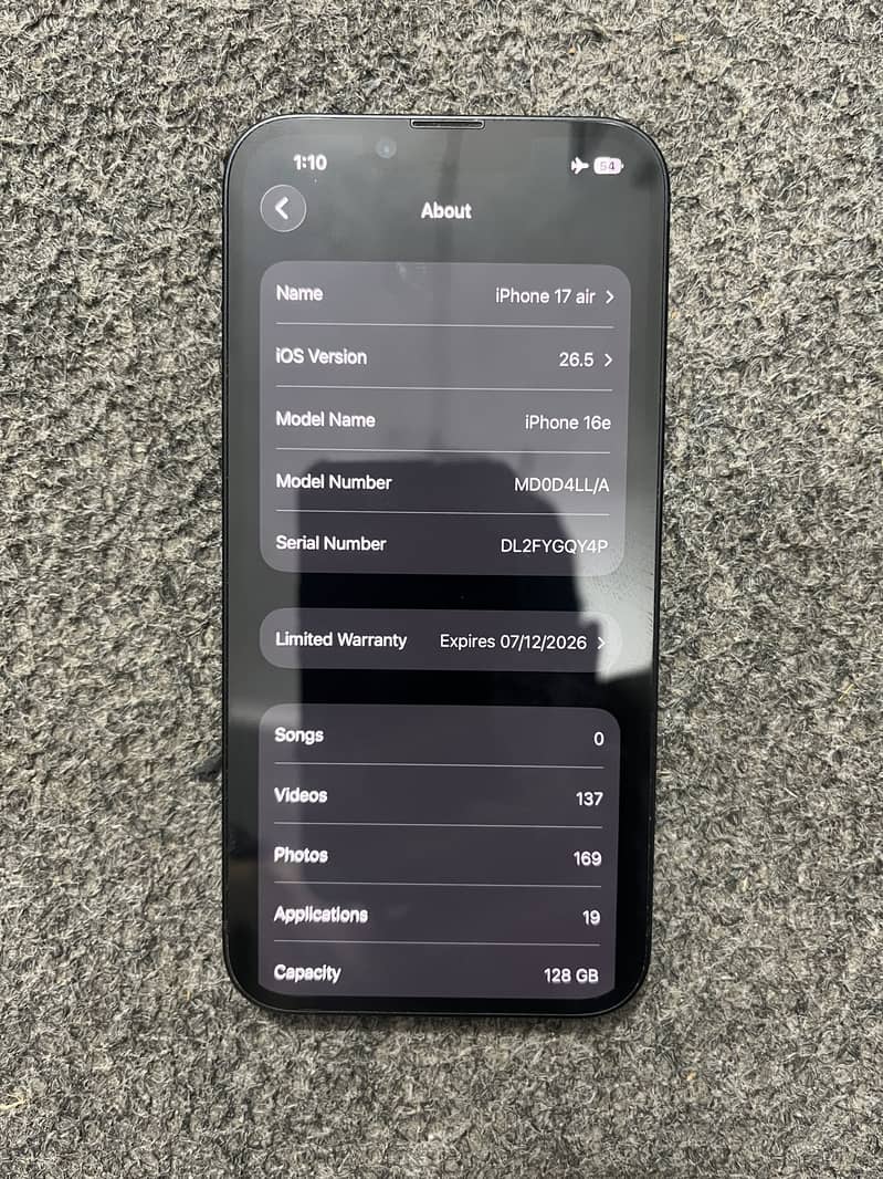 Apple iPhone 16e 3