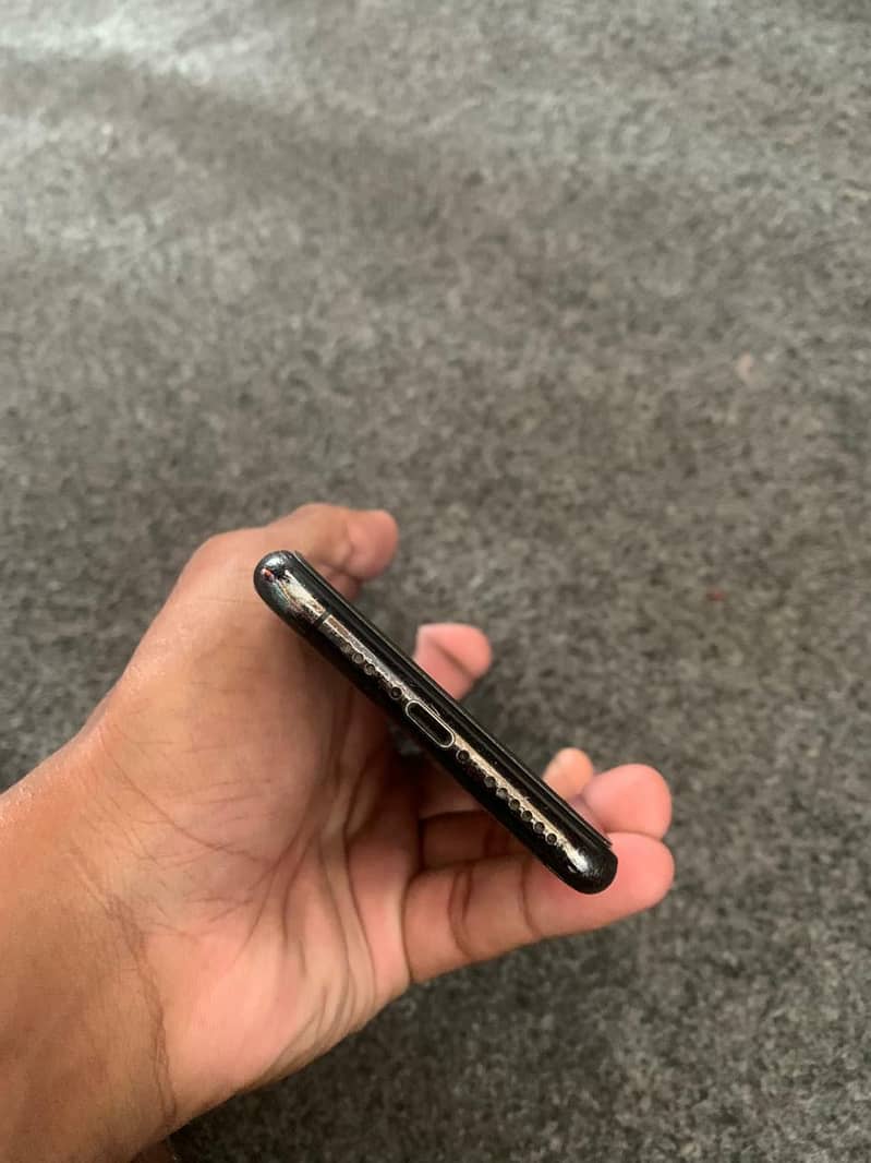 Apple iPhone XS 1
