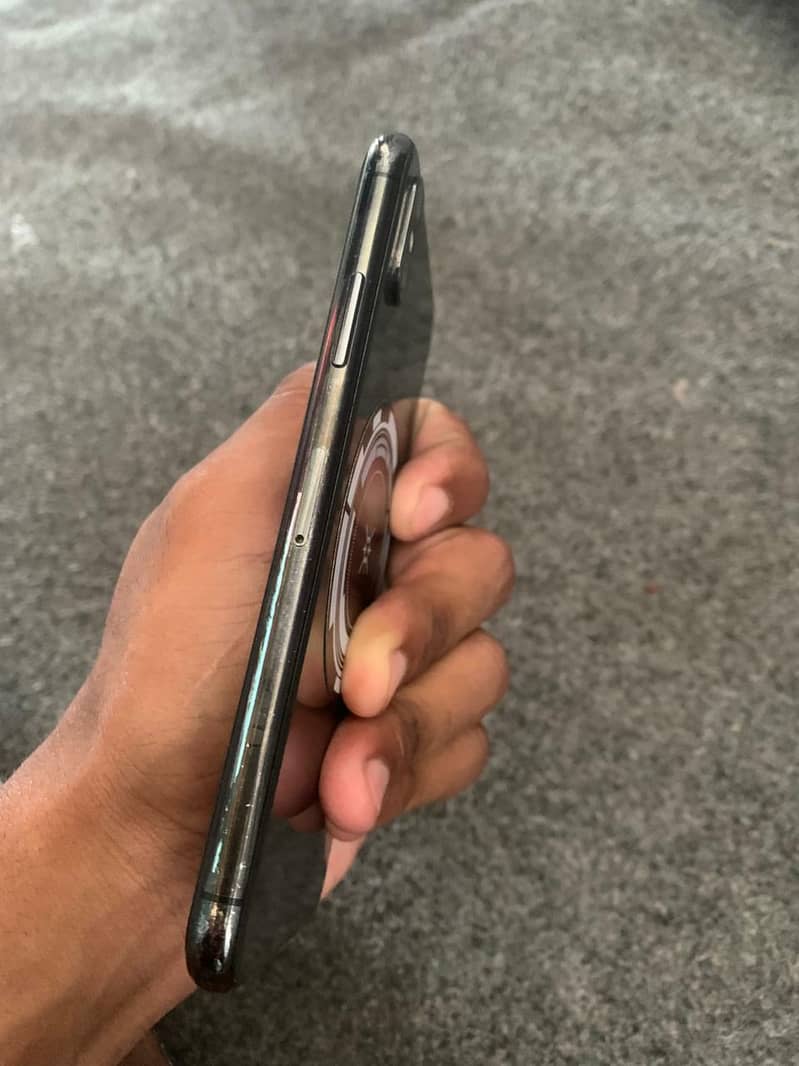 Apple iPhone XS 3