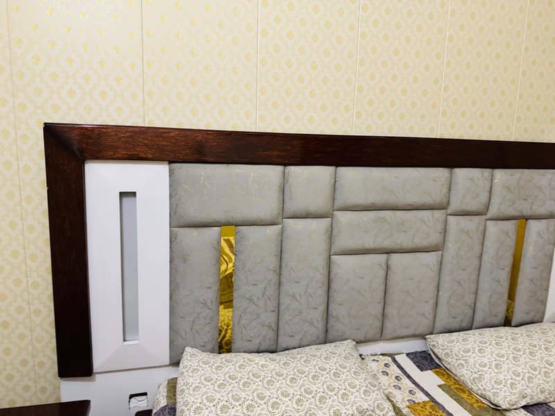 Bed set with side tables 5