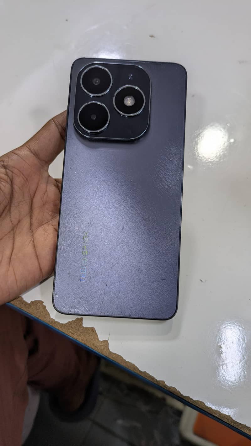 Tecno spark 20 0