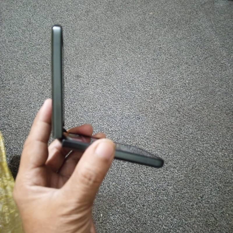 Infinix zero flip 2