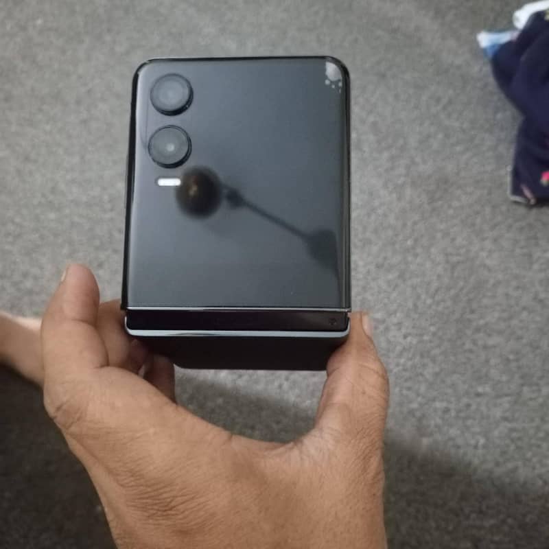 Infinix zero flip 3