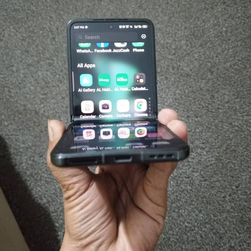 Infinix zero flip 4