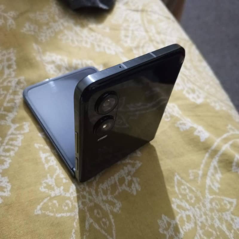 Infinix zero flip 5