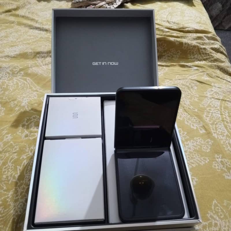 Infinix zero flip 8