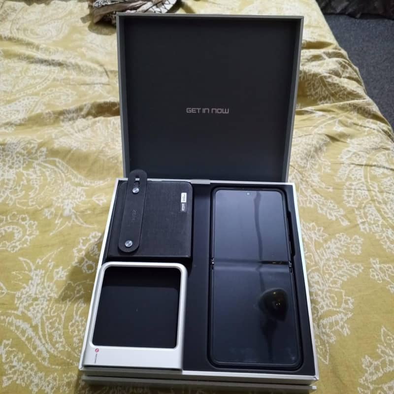Infinix zero flip 9