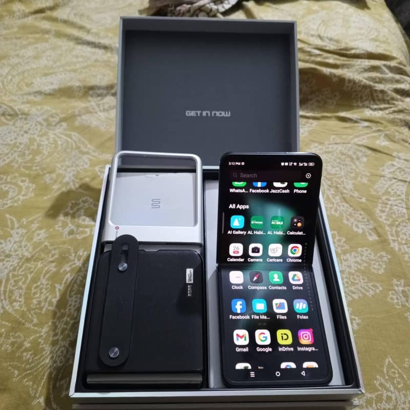Infinix zero flip 10
