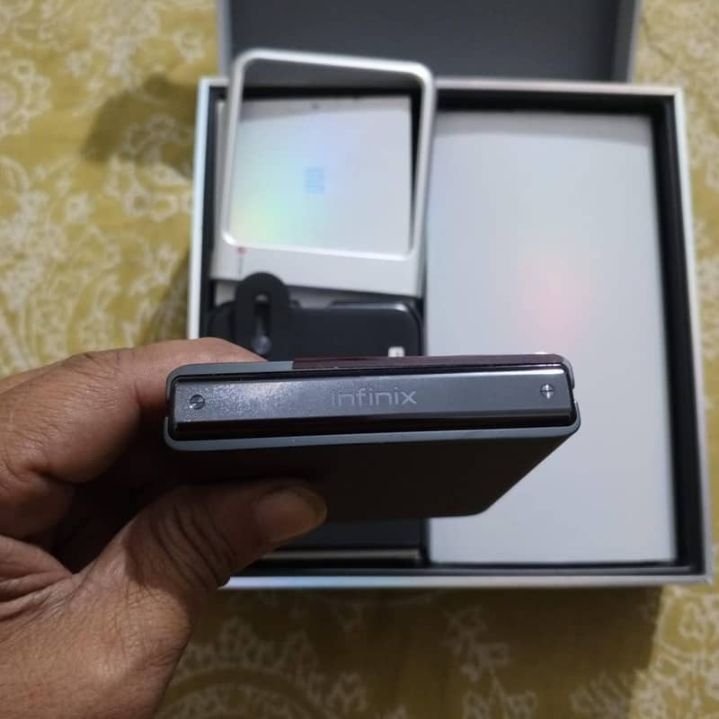 Infinix zero flip 11