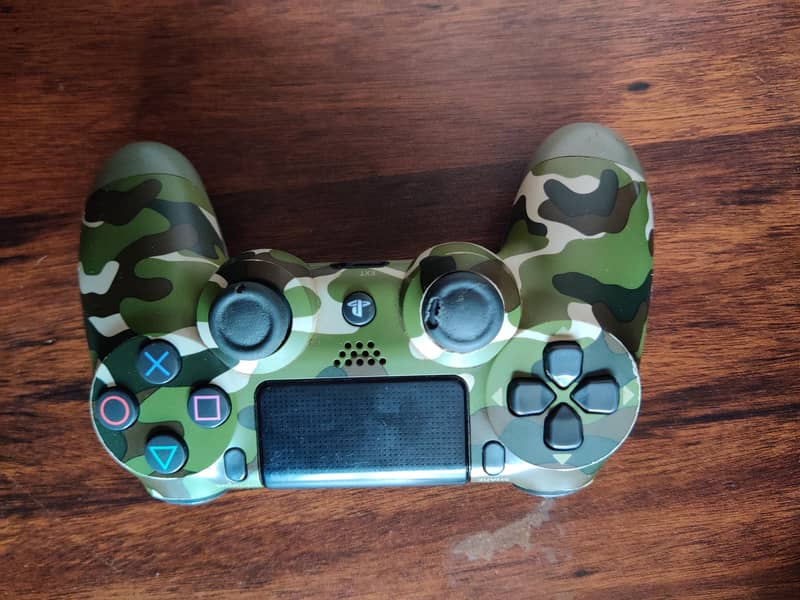 2x PS4 CONTROLLER  1