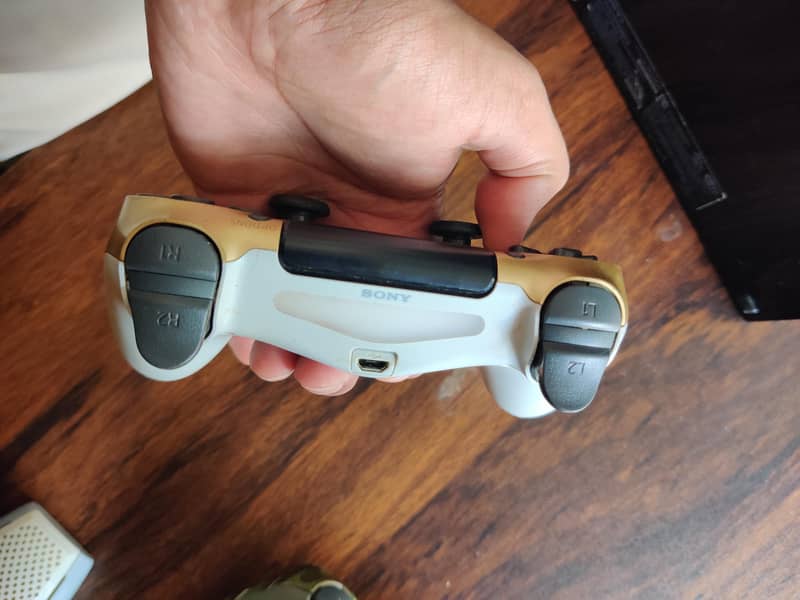 2x PS4 CONTROLLER  4