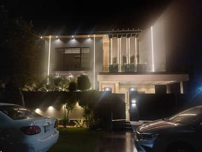 SYED BROTHERS PROUDLY OFFERS 1-Kanal Elegant Modern Bungalow Is Available In The Best Block Of DHA Lahore