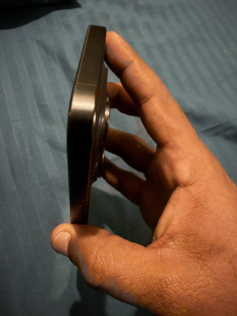 Apple iPhone 15 Pro 4