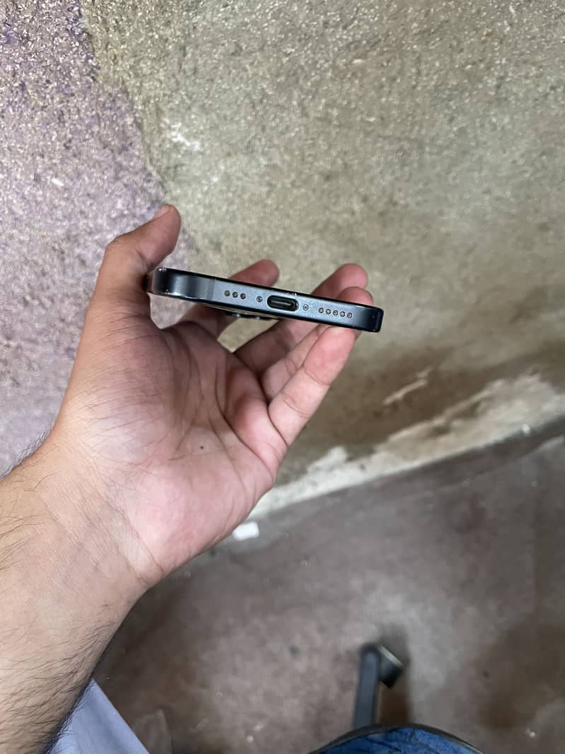 Apple iPhone 15 9
