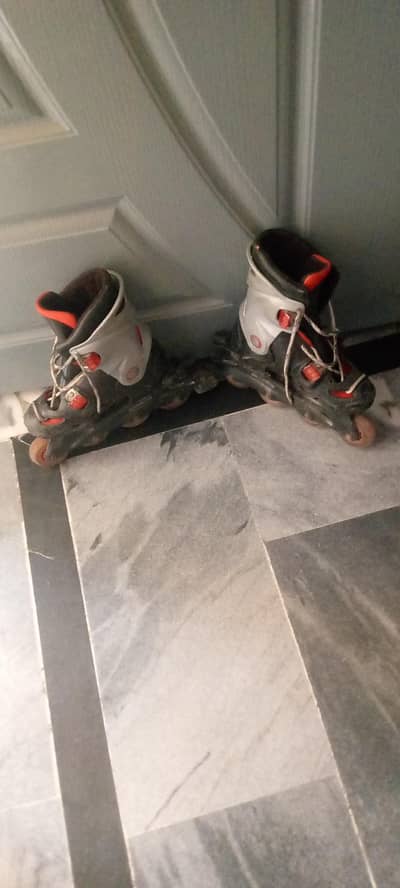 skating shoes for boys condition not bad