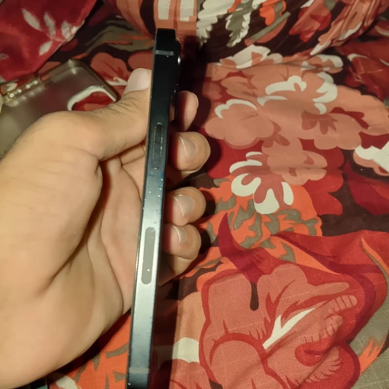 Apple iPhone 13 6