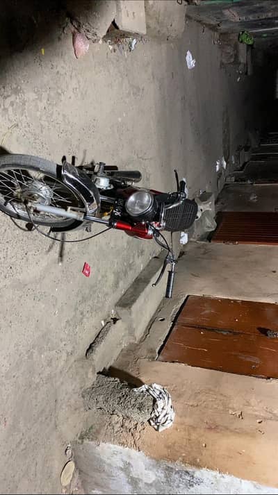 Alter bike for sale location Lahore urgent sale karni hy