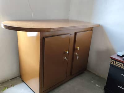 iron Table New Condition mn hy