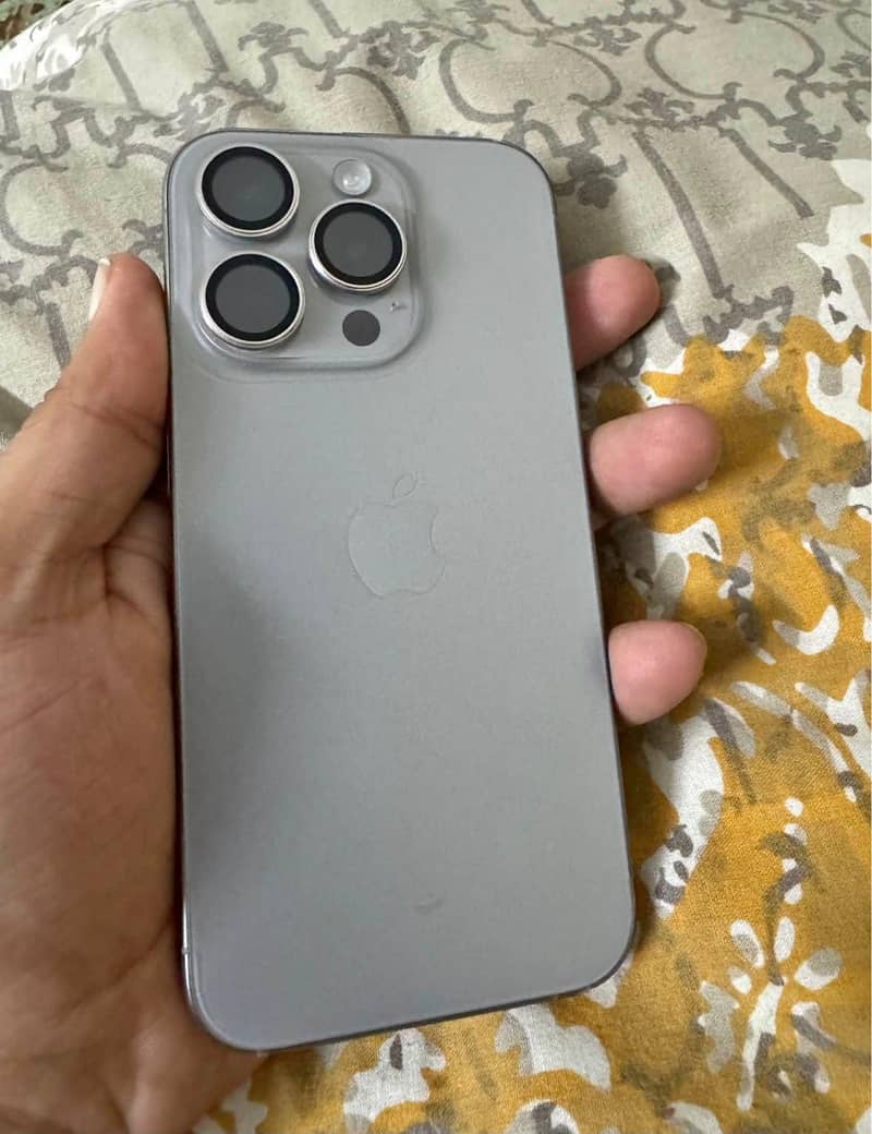 Apple iPhone 15 Pro 0