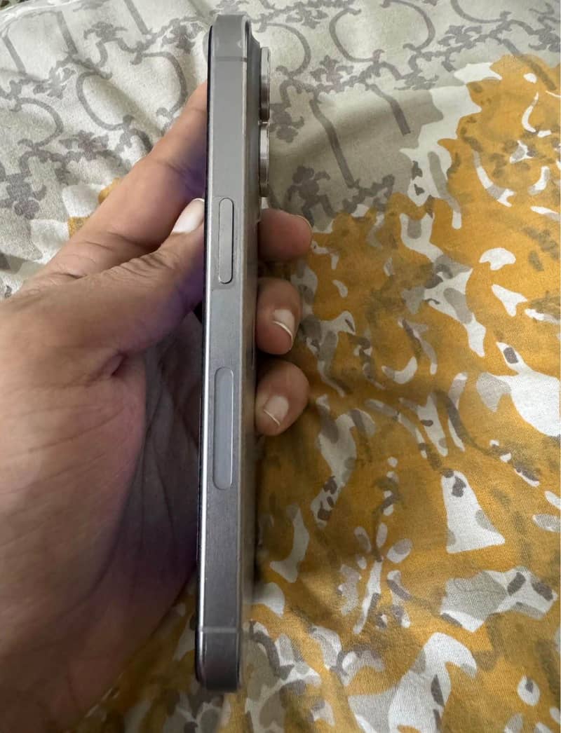 Apple iPhone 15 Pro 1