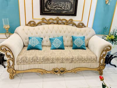 Neat and clean sofa set in excellent condition-lightly used