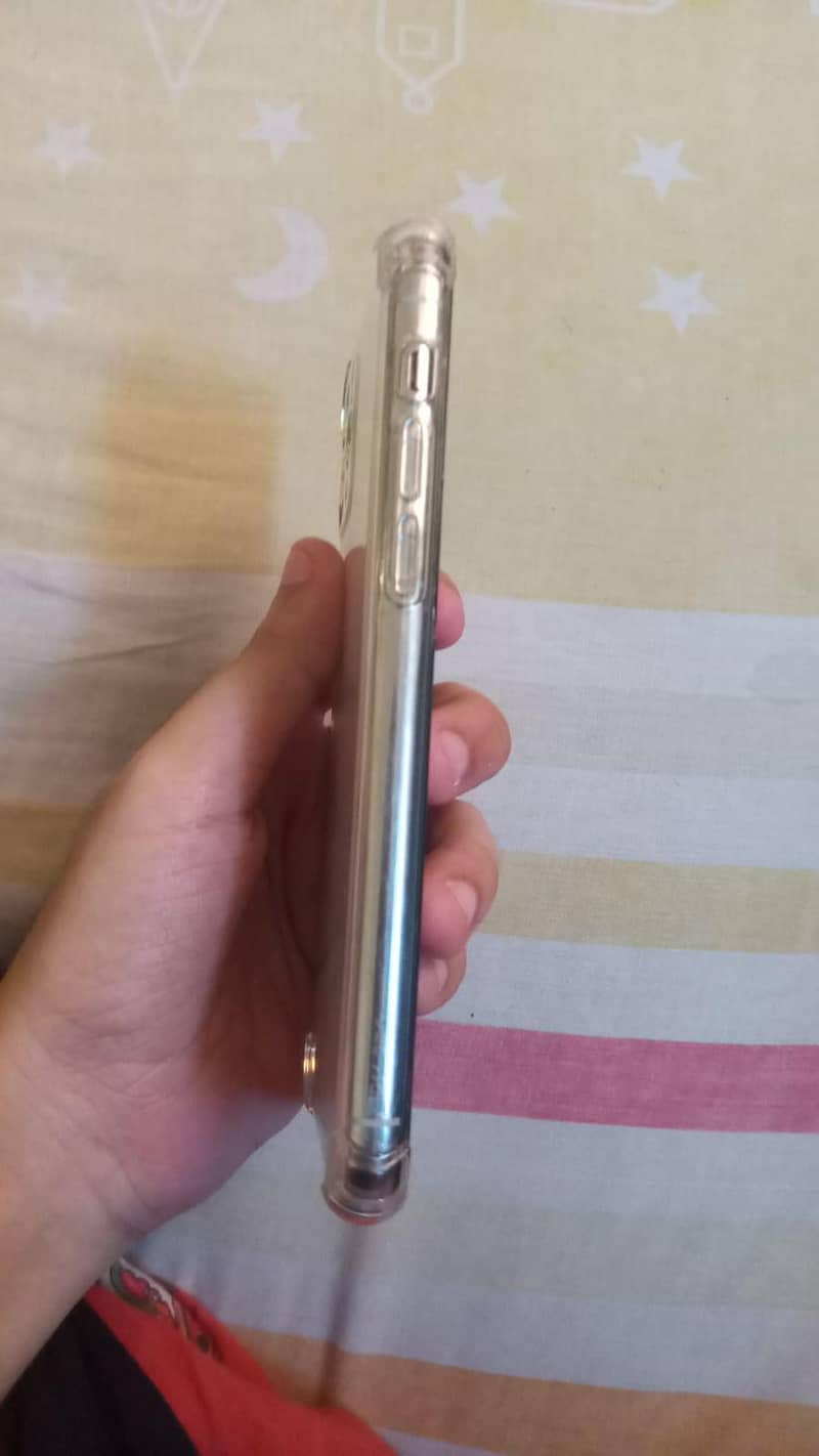 Apple iPhone 11 Pro 1