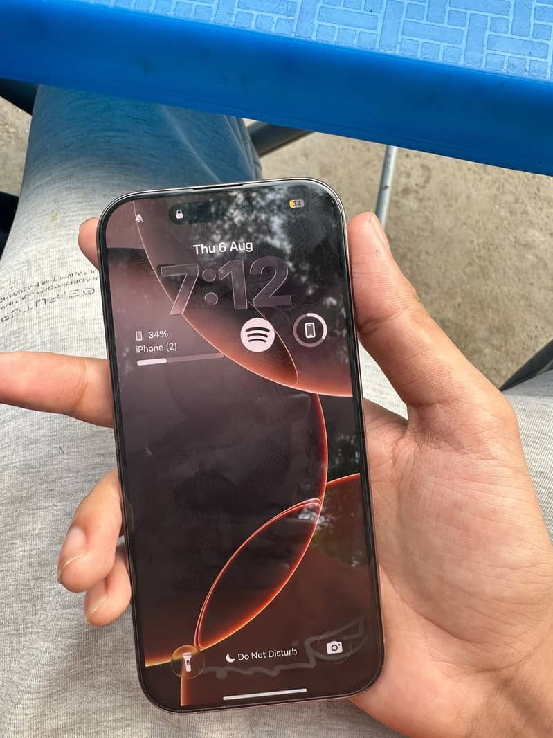Apple iPhone 16 Pro 3