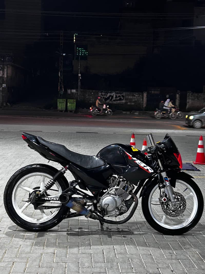 YBR ESD 2017 MODEL 2
