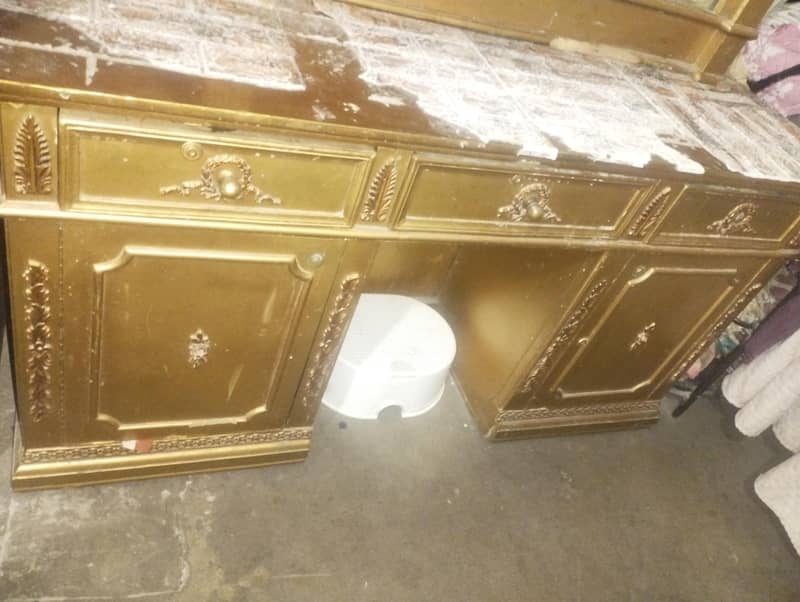 King bed set with dressing table 1