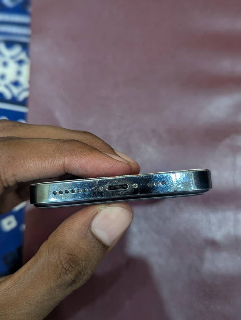 Apple iPhone X 4