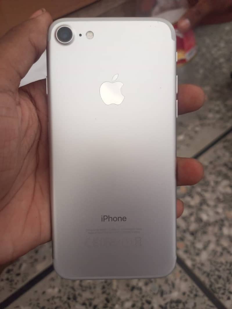Apple iPhone 7 1