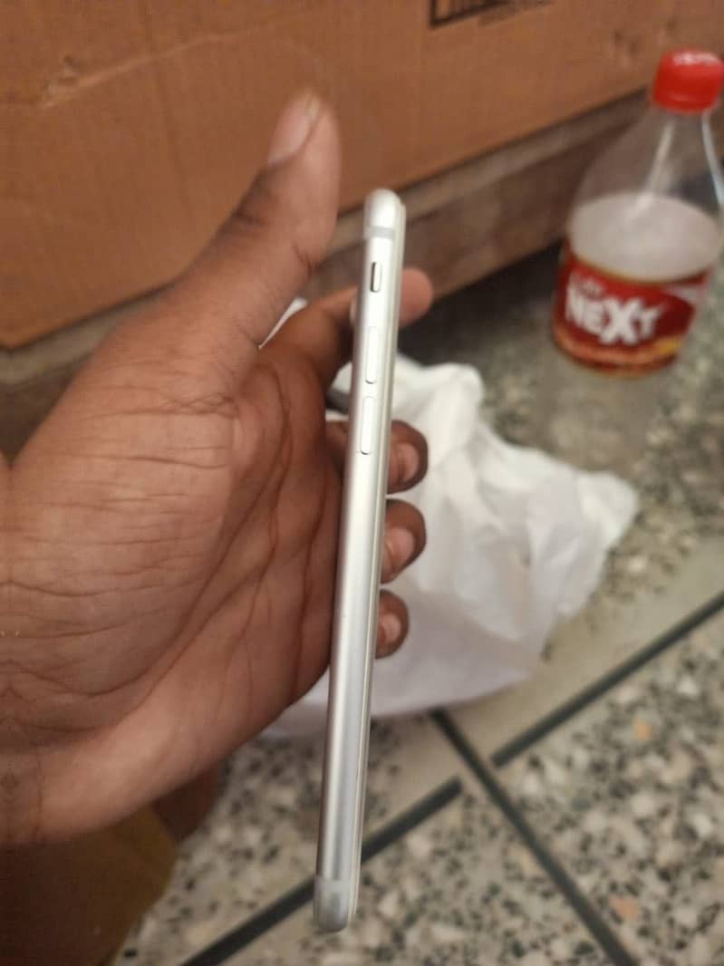 Apple iPhone 7 2