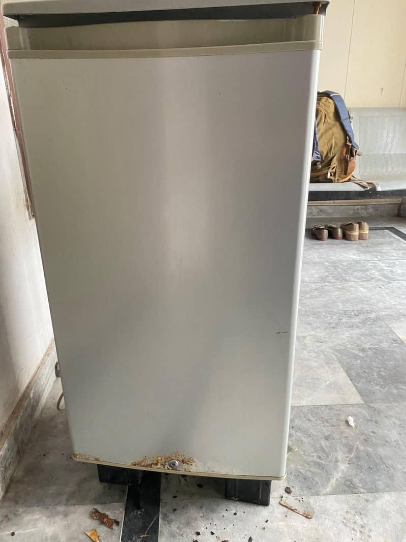 small size fridge 0