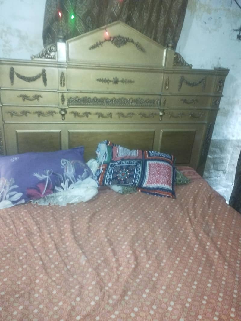 King bed set with dressing table 2