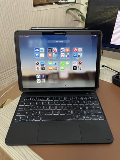iPad Air M3 11” with pencil, keyboard