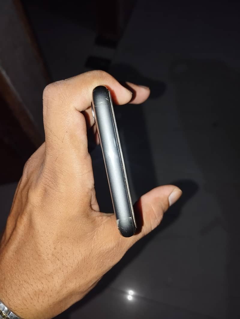 Apple iPhone 11 3