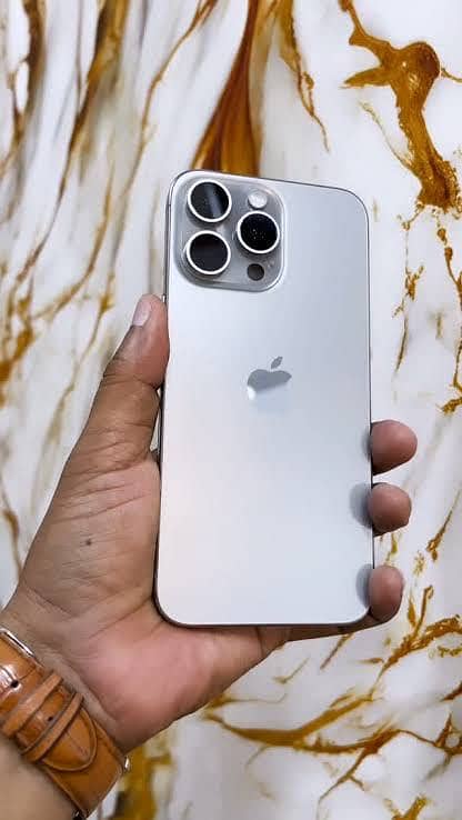 Apple iPhone 15 Pro Max 0