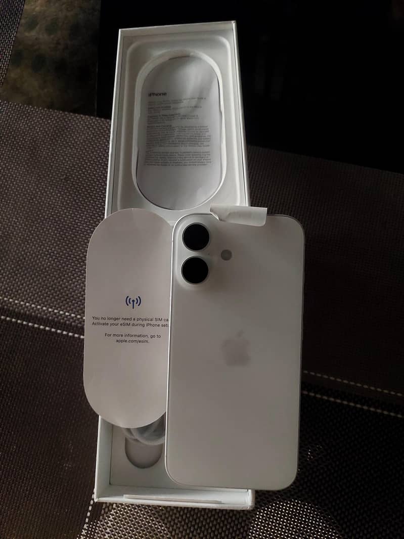 Apple iPhone 16 0