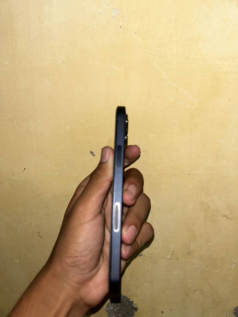 Apple iPhone 12 4
