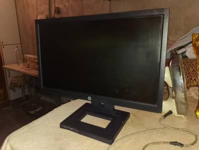 HP P204 HD+ MONITOR MADE IN GERMANY MINT CONDITION