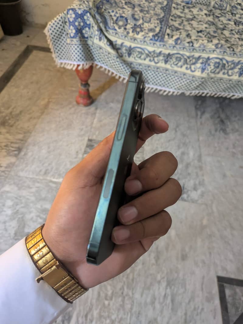 Apple iPhone 13 Pro 0